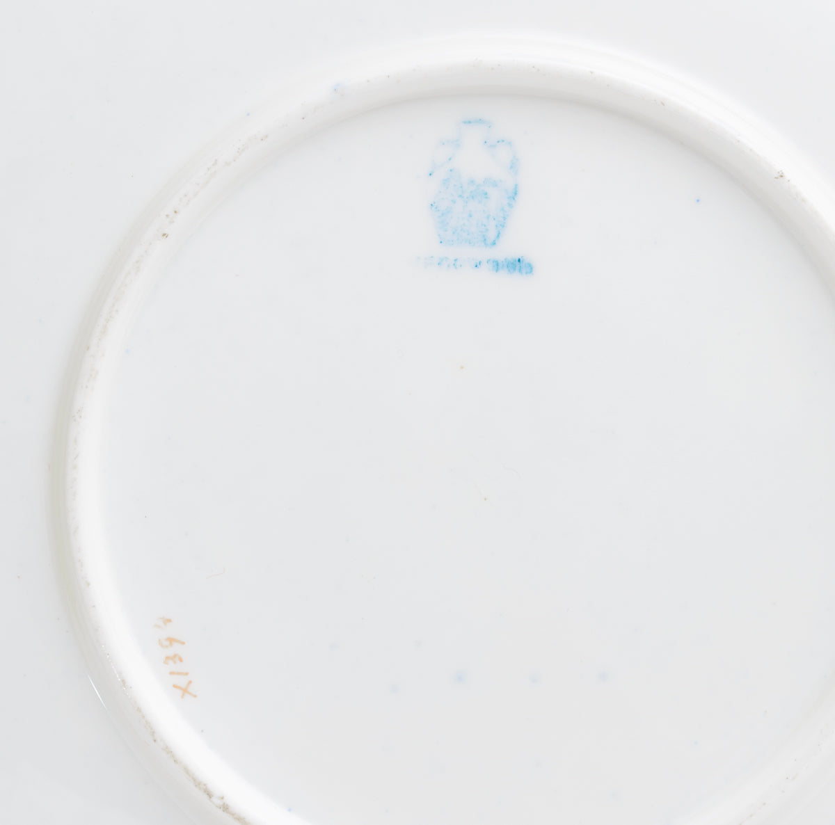 Antique Wedgwood China Hand Painted Dessert/Cabinet Plate Lakeside Bridge Scene (3128)