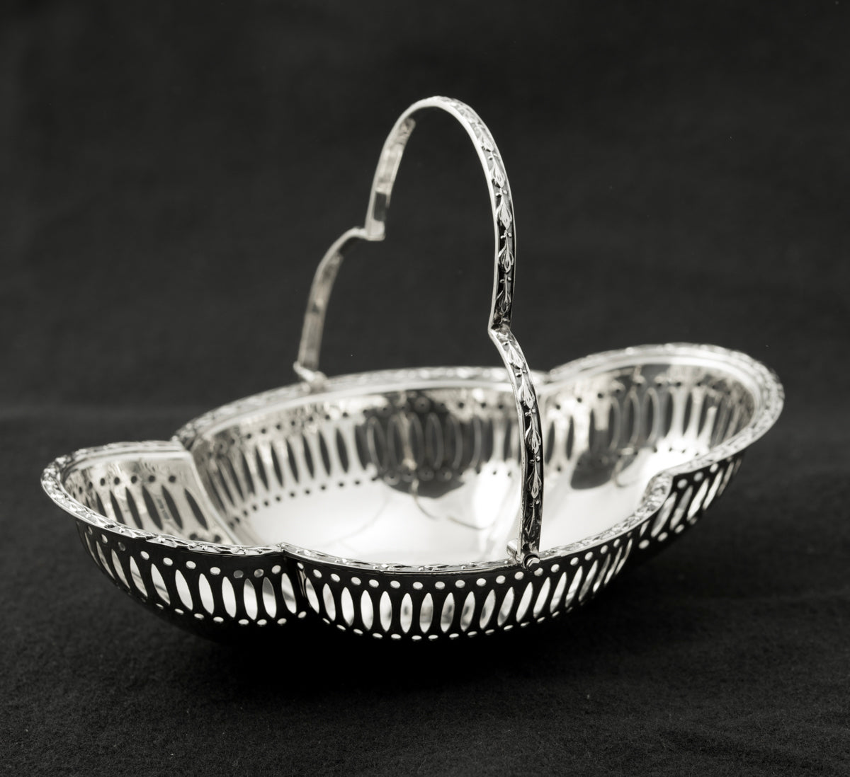 Antique Edwardian Sterling Silver Small Swing Handle Sweet Basket 1910 HM (3255)