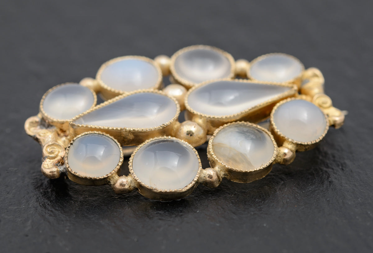 Antique Georgian Brooch/Pin With Natural Moonstones Pinchbeck Setting (A1173)