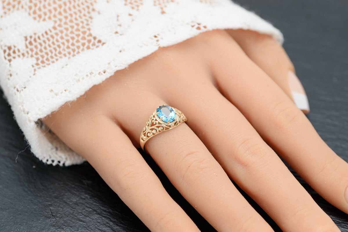 9ct Ladies Gold Ring With Natural Blue Topaz Gemstone Edinburgh Mark (A1577)