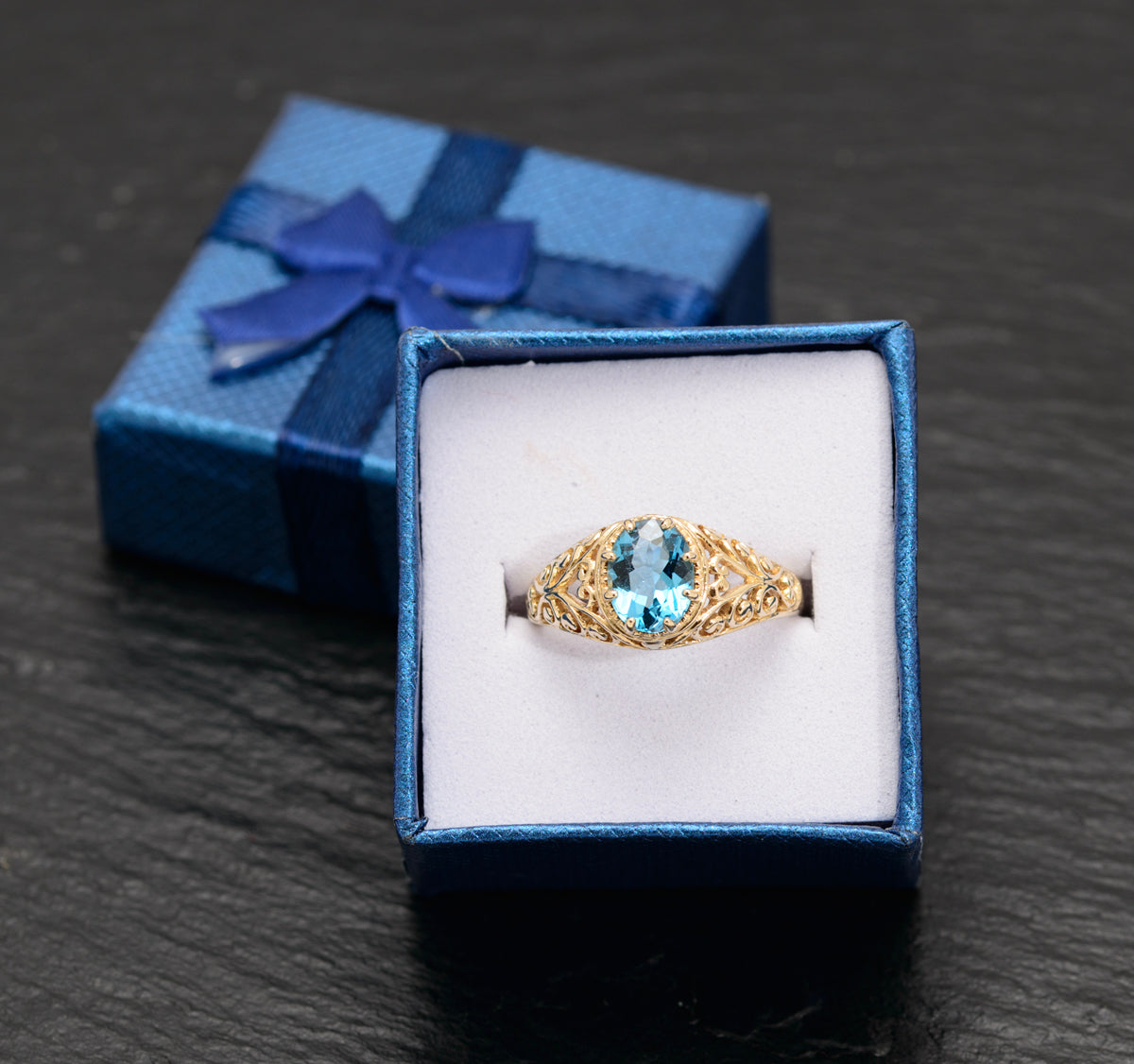 9ct Ladies Gold Ring With Natural Blue Topaz Gemstone Edinburgh Mark (A1577)
