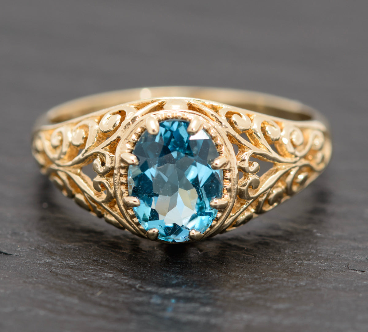 9ct Ladies Gold Ring With Natural Blue Topaz Gemstone Edinburgh Mark (A1577)