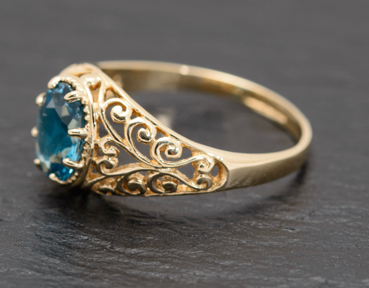 9ct Ladies Gold Ring With Natural Blue Topaz Gemstone Edinburgh Mark (A1577)