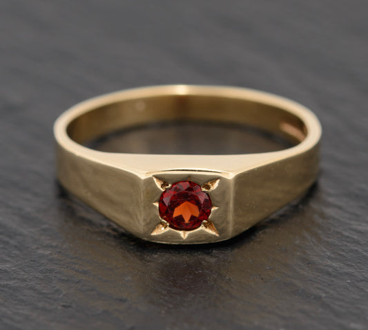 Vintage 9ct Gold Signet Ring Set With Round Facet Cut Garnet Gemstone (A1581)