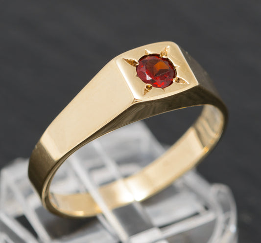 Vintage 9ct Gold Signet Ring Set With Round Facet Cut Garnet Gemstone (A1581)