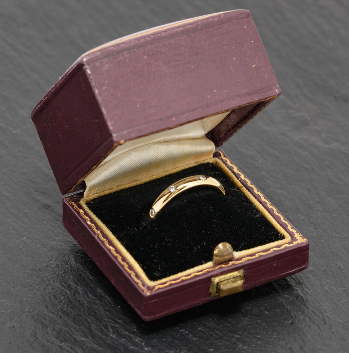 18ct Gold & Diamond Studded Wedding Band Ring 2000 Hallmark - Boxed (A1584)