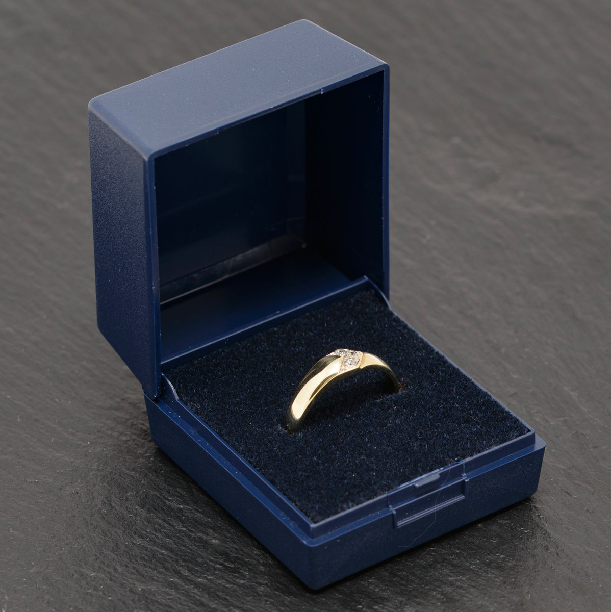 Modern Stylish 14ct Gold Ring With Chevron Detail & CZ Gemstones Size P1/2 (A1585)