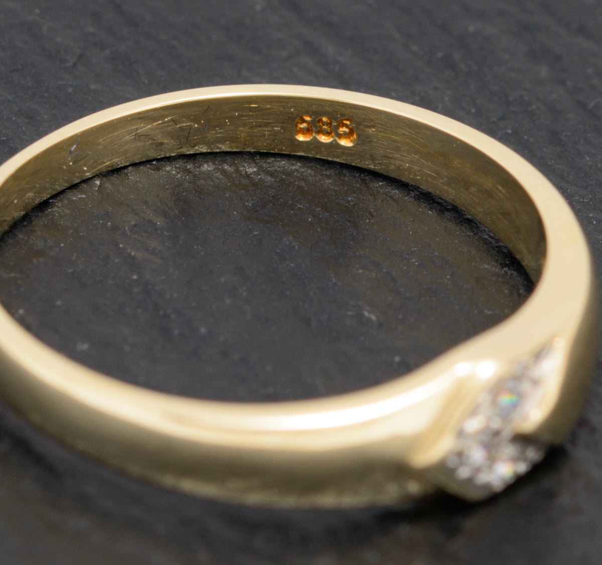 Modern Stylish 14ct Gold Ring With Chevron Detail & CZ Gemstones Size P1/2 (A1585)