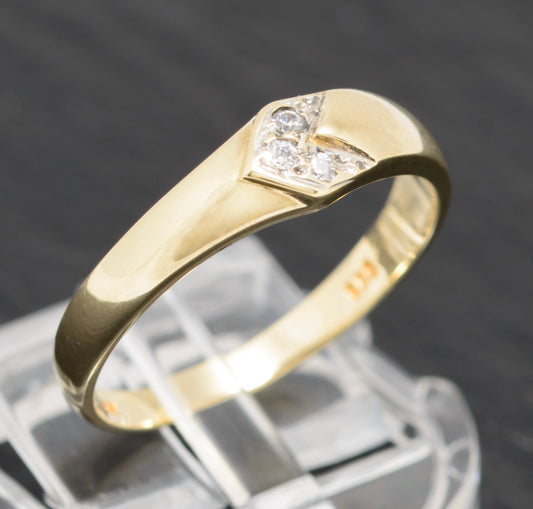 Modern Stylish 14ct Gold Ring With Chevron Detail & CZ Gemstones Size P1/2 (A1585)