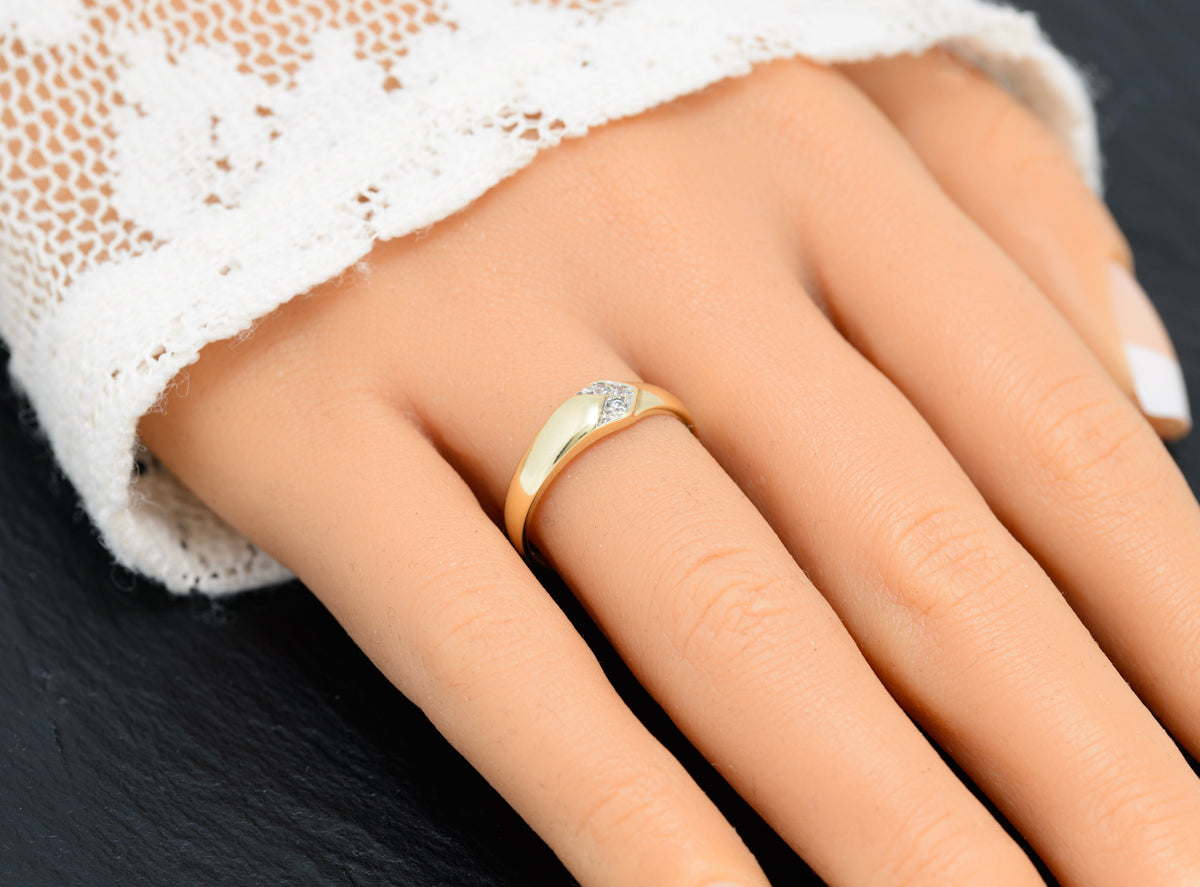 Modern Stylish 14ct Gold Ring With Chevron Detail & CZ Gemstones Size P1/2 (A1585)