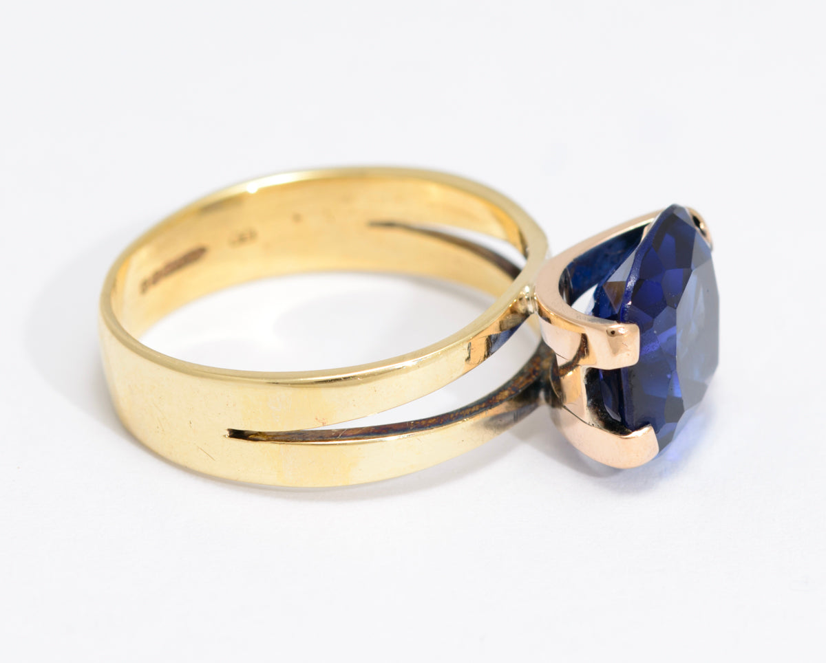 Vintage 9ct Gold & 4.25 Carat Lab Created Sapphire Ring Cushion Cut (A1600)