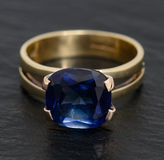 Vintage 9ct Gold & 4.25 Carat Lab Created Sapphire Ring Cushion Cut (A1600)