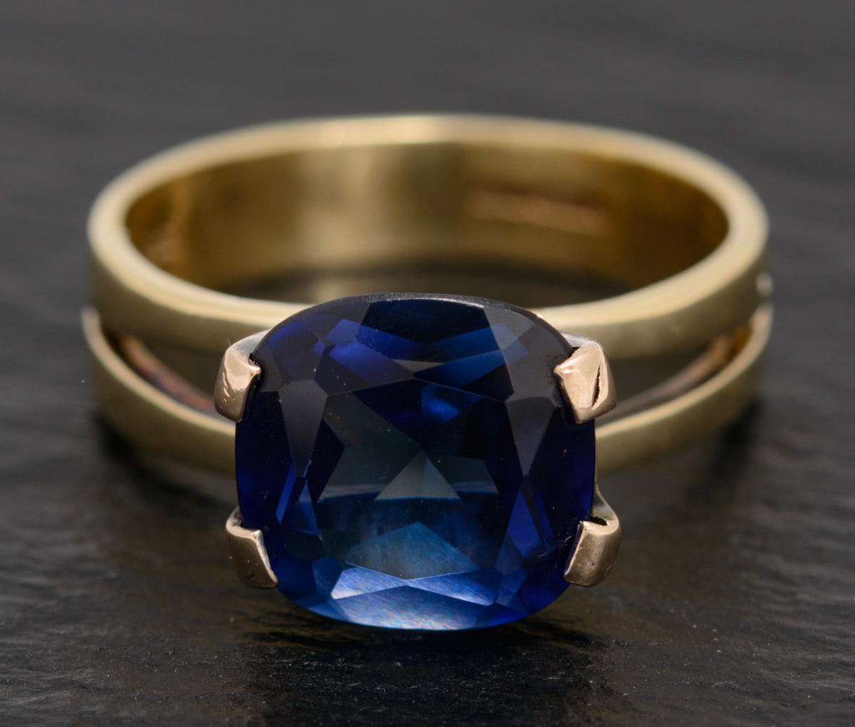 Vintage 9ct Gold & 4.25 Carat Lab Created Sapphire Ring Cushion Cut (A1600)