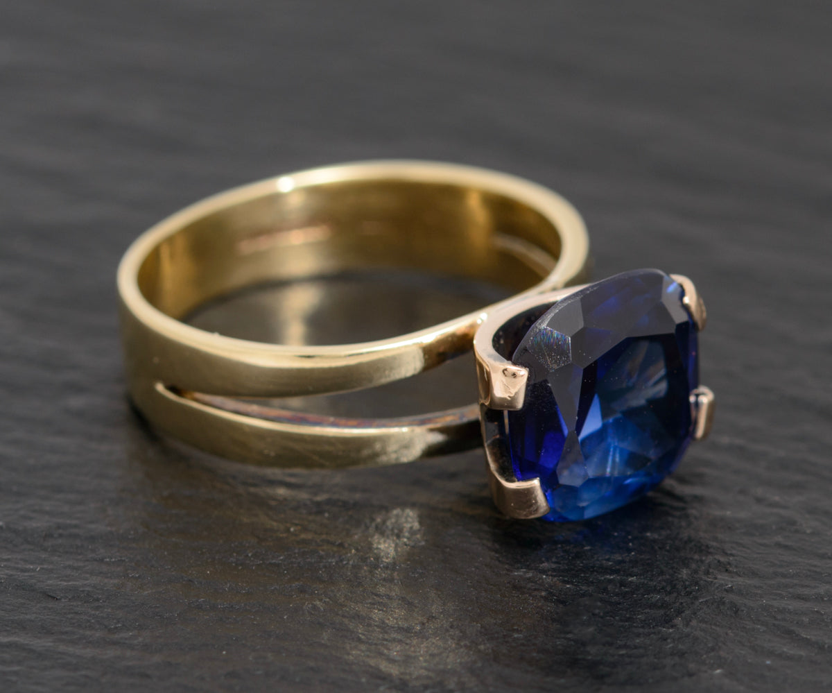 Vintage 9ct Gold & 4.25 Carat Lab Created Sapphire Ring Cushion Cut (A1600)