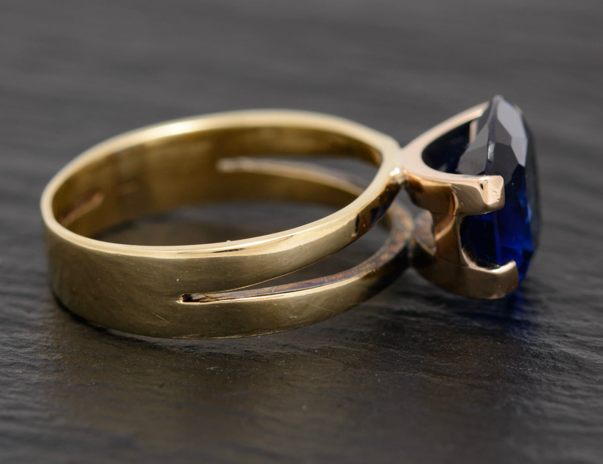 Vintage 9ct Gold & 4.25 Carat Lab Created Sapphire Ring Cushion Cut (A1600)