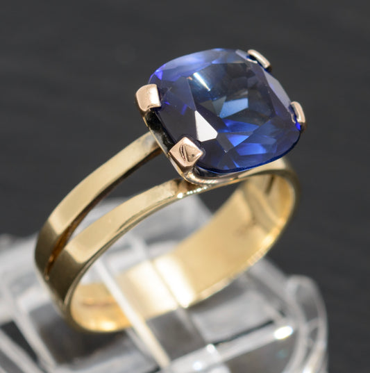 Vintage 9ct Gold & 4.25 Carat Lab Created Sapphire Ring Cushion Cut (A1600)