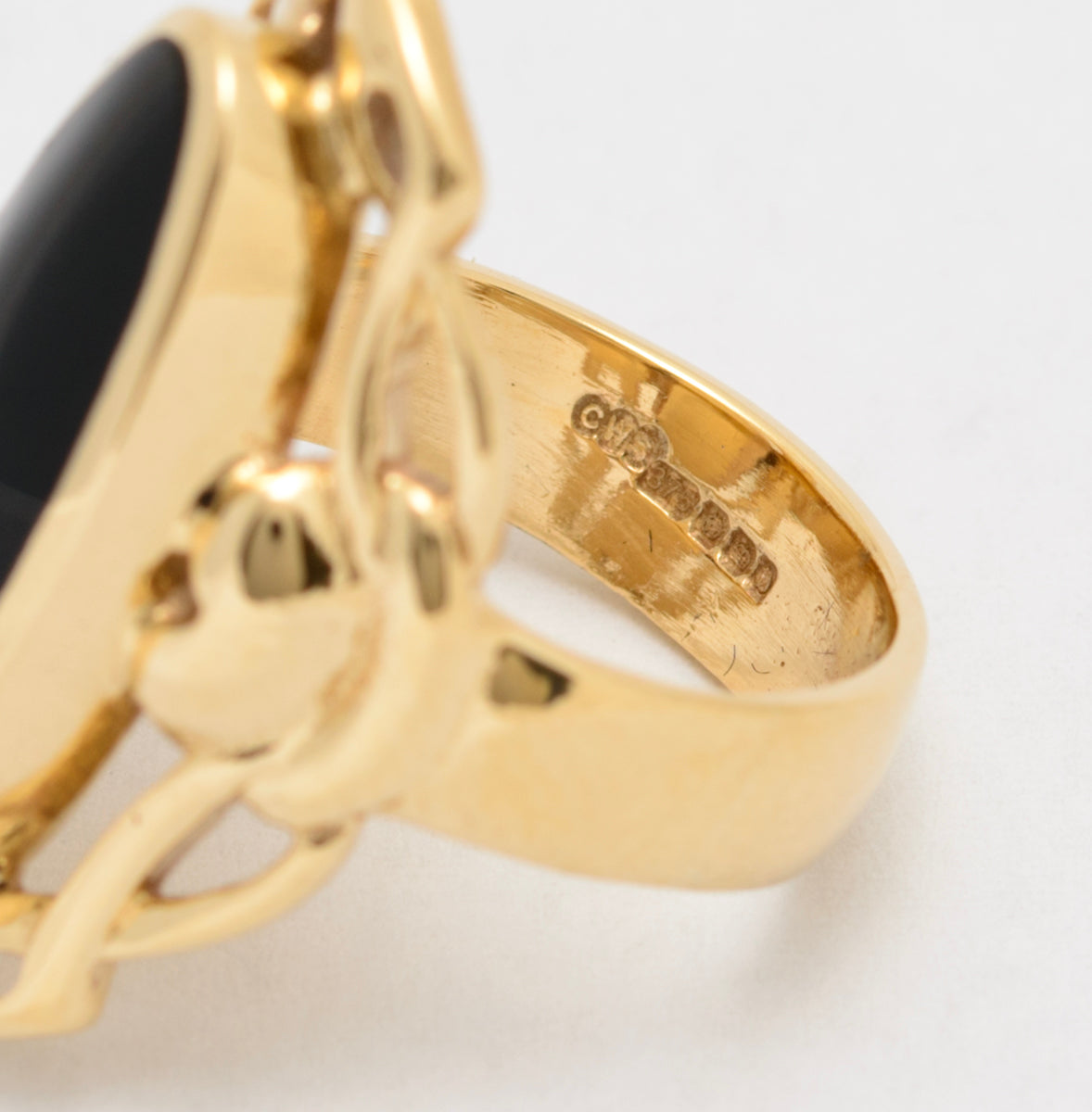 Whitby Jet 9ct Gold Chunky Stylish Gothic Ring by C W Sellors UK Size L - Boxed (A1649)