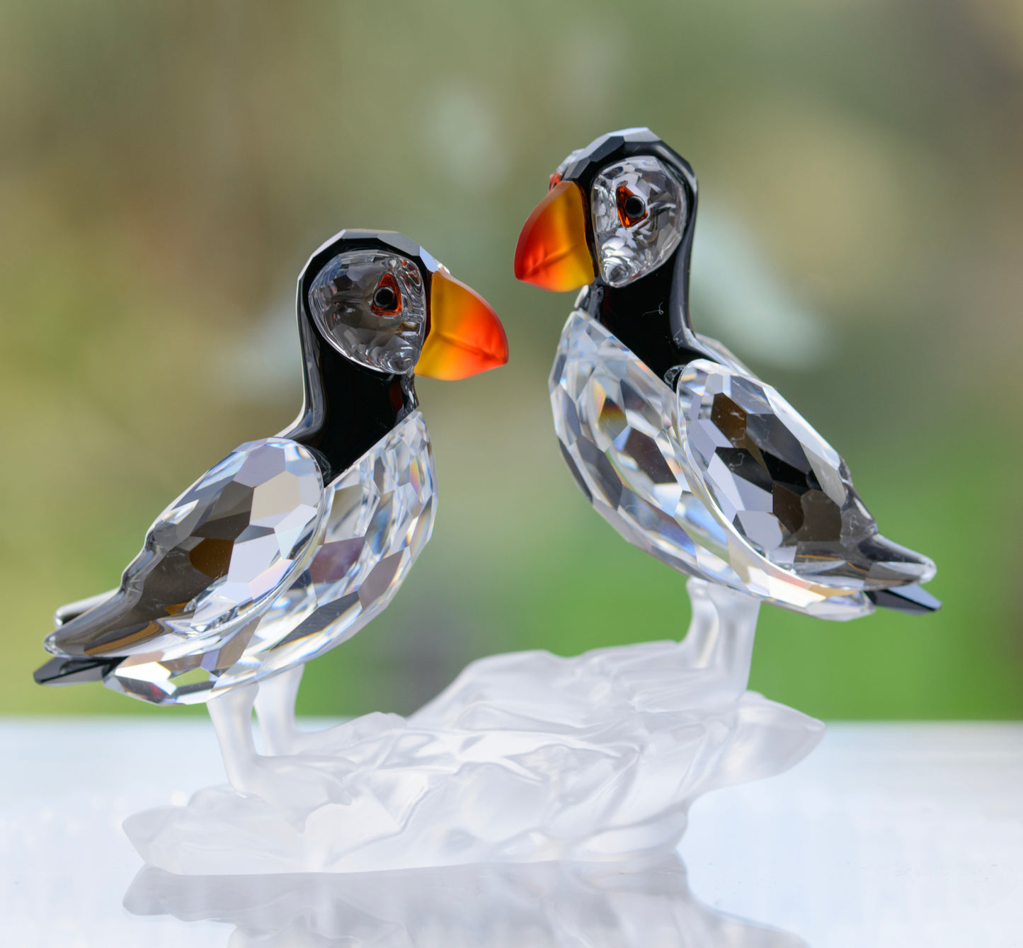 Genuine Swarovski Crystal Glass Puffins On Frosted Rock Figure 261643 (A1660G)