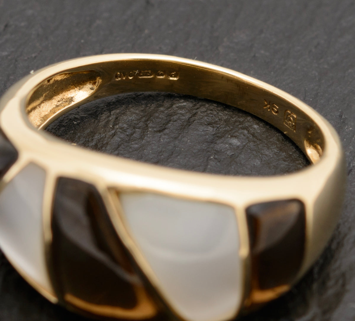 Stylish 9ct Gold Smoky Quartz & Mother of Pearl Bombe Dress Ring (A1743)