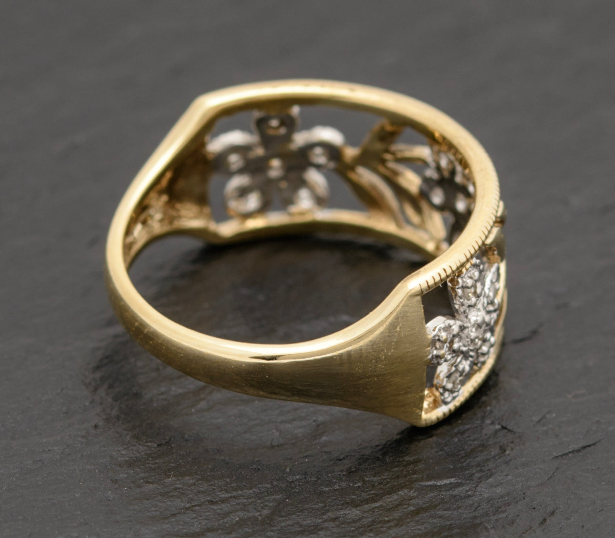 Pretty 9ct Gold Ring With Open Work Top & Diamond Set Flowers QVC 2003 (A1745)