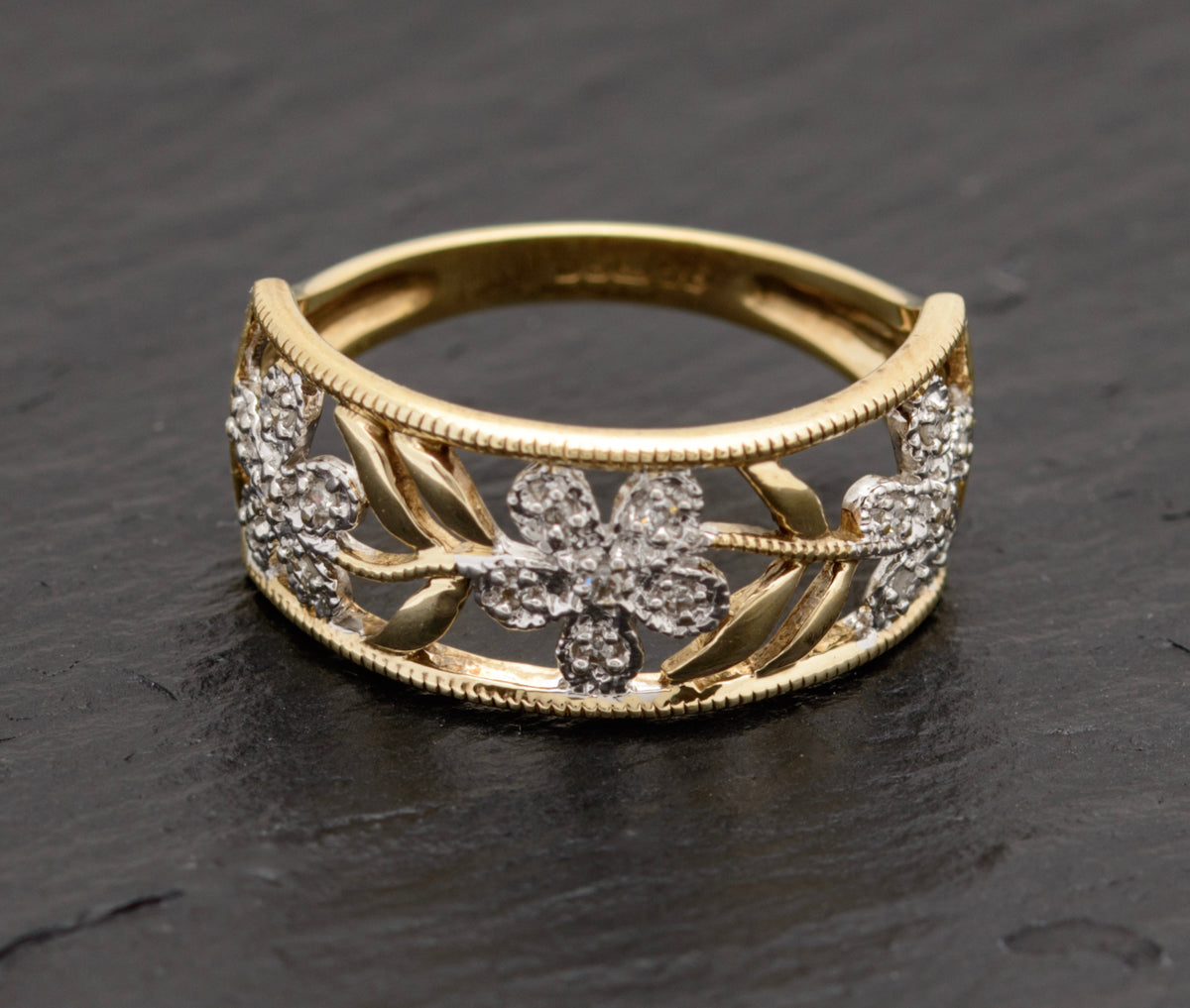 Pretty 9ct Gold Ring With Open Work Top & Diamond Set Flowers QVC 2003 (A1745)