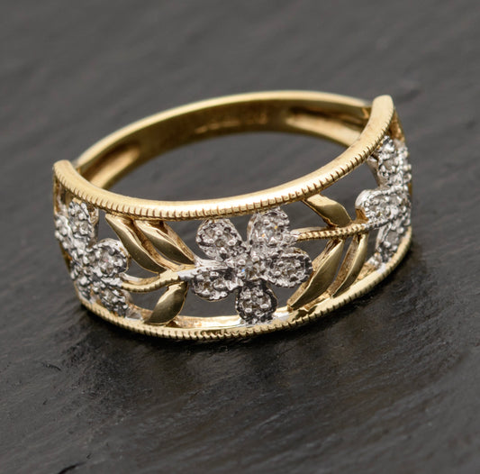 Pretty 9ct Gold Ring With Open Work Top & Diamond Set Flowers QVC 2003 (A1745)