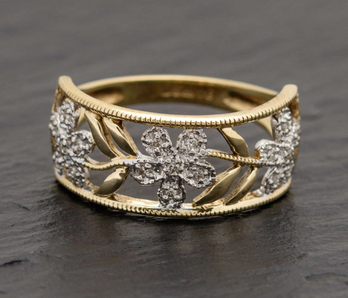 Pretty 9ct Gold Ring With Open Work Top & Diamond Set Flowers QVC 2003 (A1745)