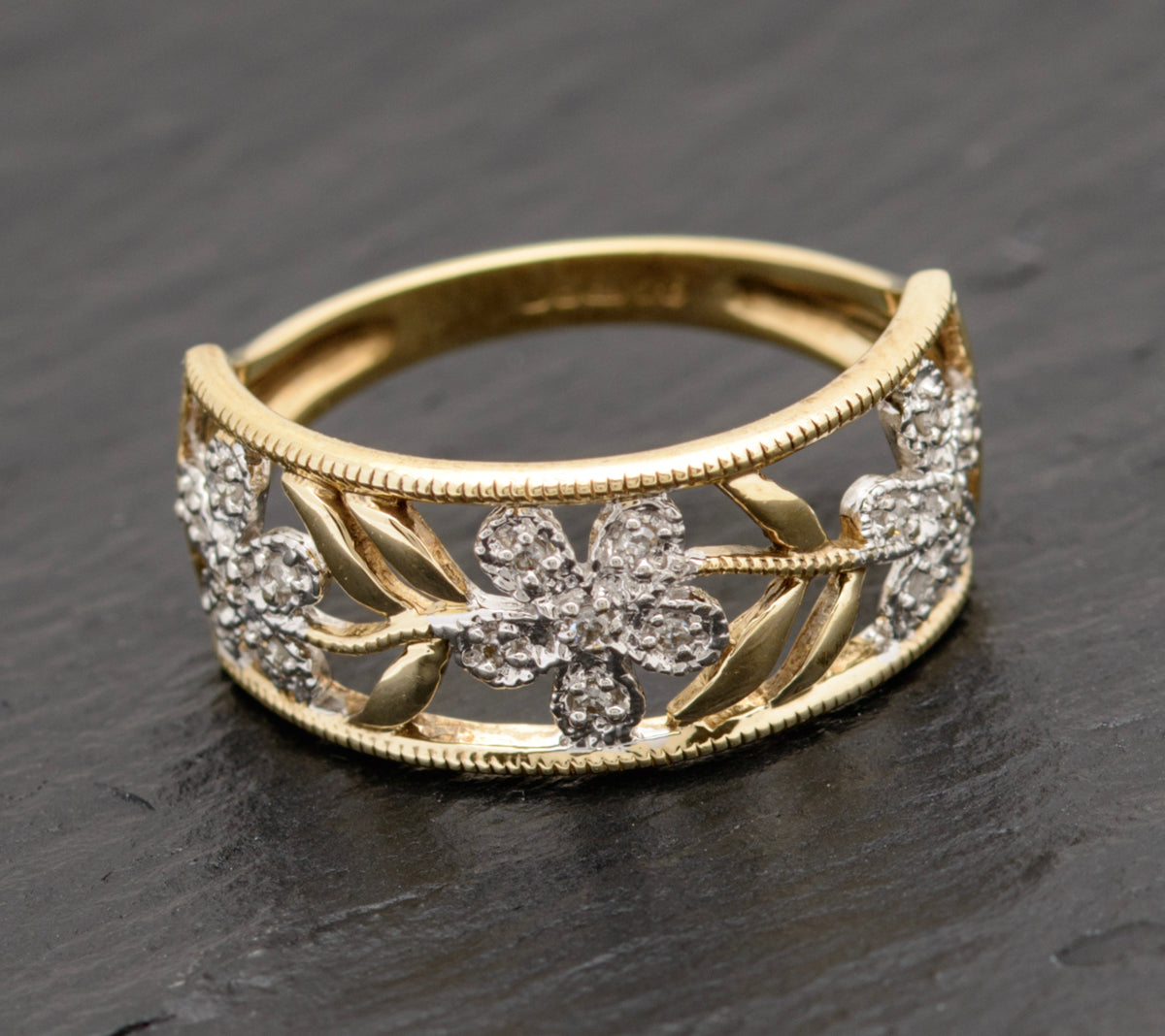 Pretty 9ct Gold Ring With Open Work Top & Diamond Set Flowers QVC 2003 (A1745)
