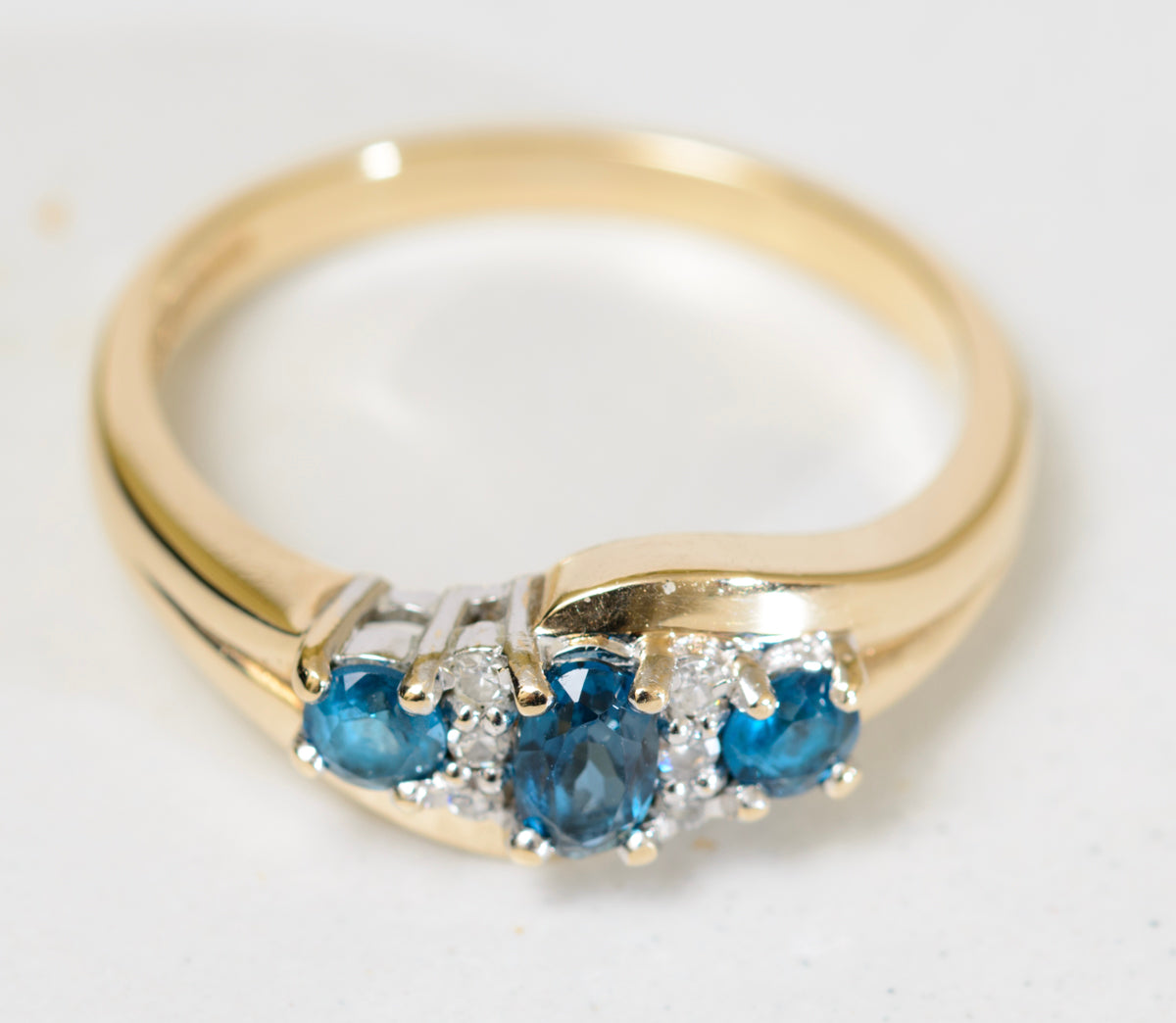 9ct Gold & Natural Blue Topaz & Diamond Gemstone Trilogy Ring With Accents (A1774)