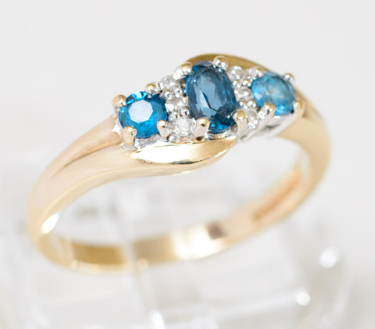 9ct Gold & Natural Blue Topaz & Diamond Gemstone Trilogy Ring With Accents (A1774)