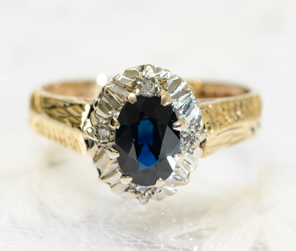 Vintage 9ct Gold Ring With 0.88 Carat Natural Sapphire & Diamond Halo (A1798)