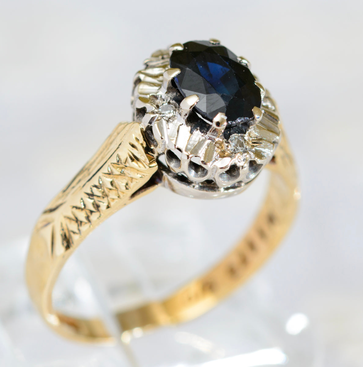 Vintage 9ct Gold Ring With 0.88 Carat Natural Sapphire & Diamond Halo (A1798)