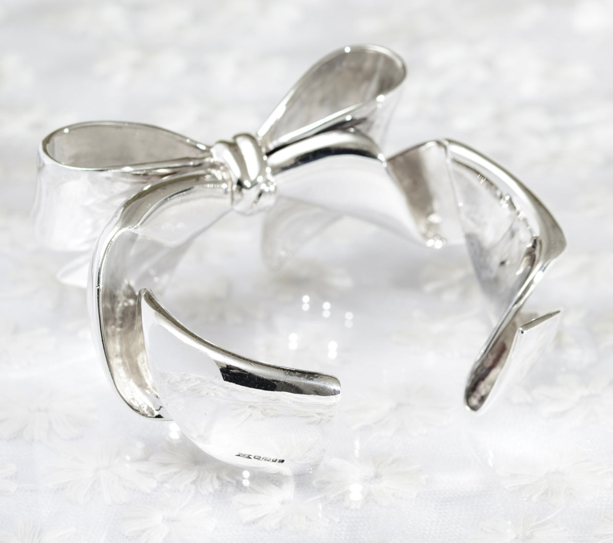 Sterling Silver Very Heavy & Chunky Bow Bangle/Bracelet Over 150 Grams (A1813)