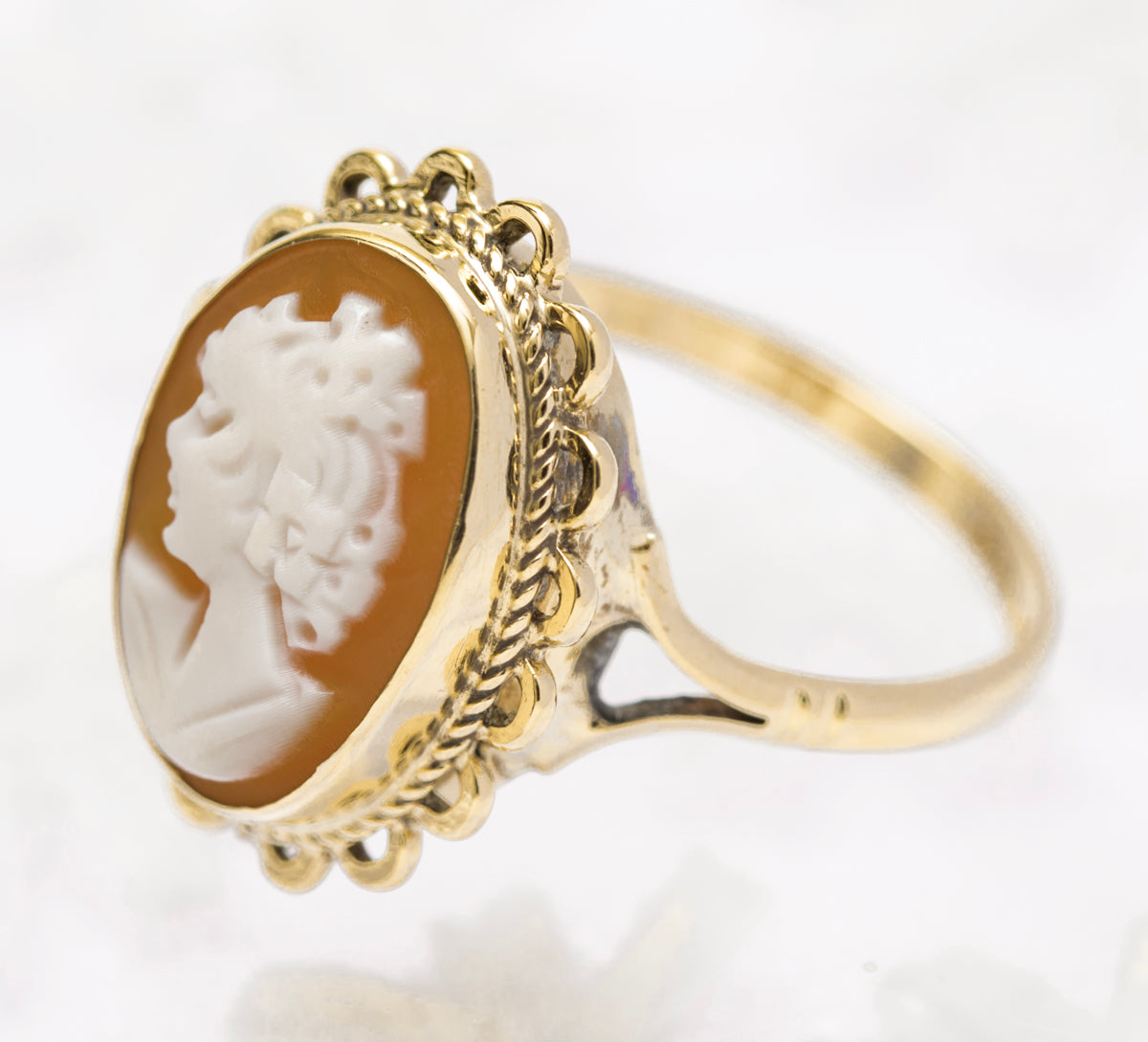 Vintage 1960's 9ct Gold & Cameo Portrait Ring Birmingham Hallmark UK Size M (A1818)