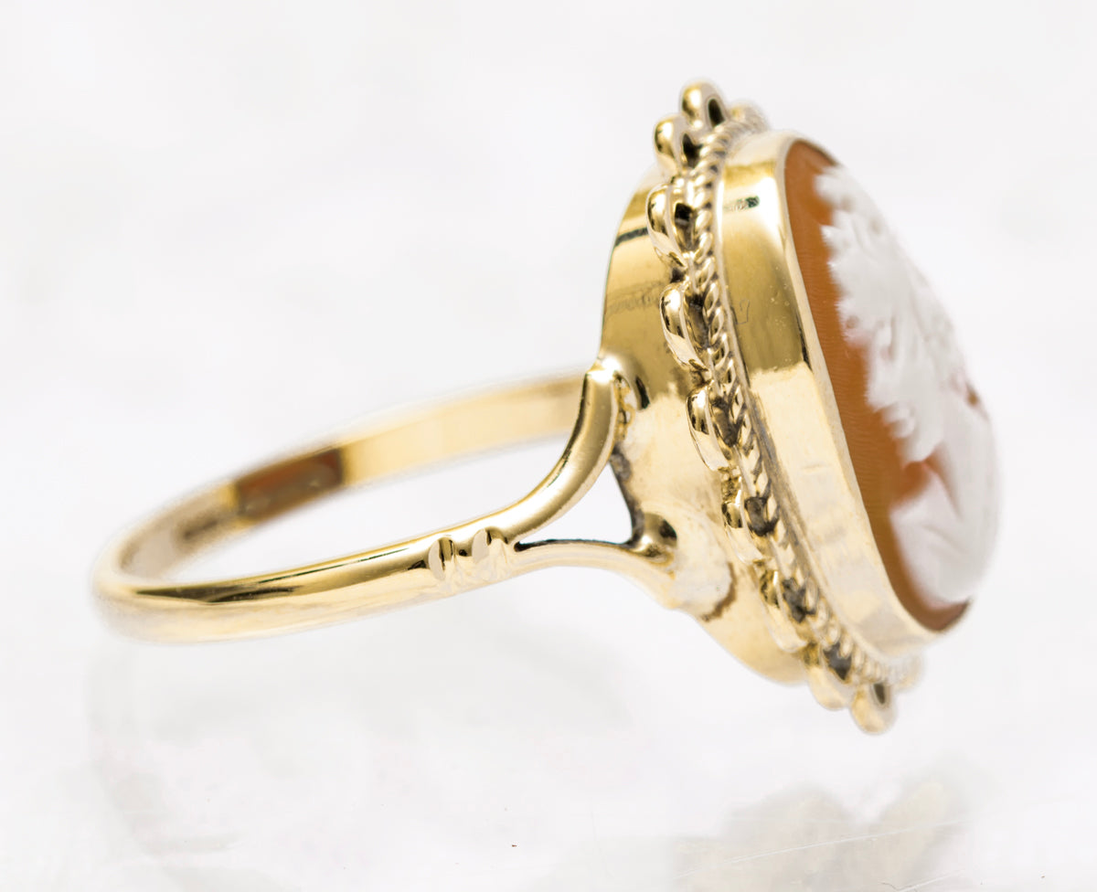 Vintage 1960's 9ct Gold & Cameo Portrait Ring Birmingham Hallmark UK Size M (A1818)
