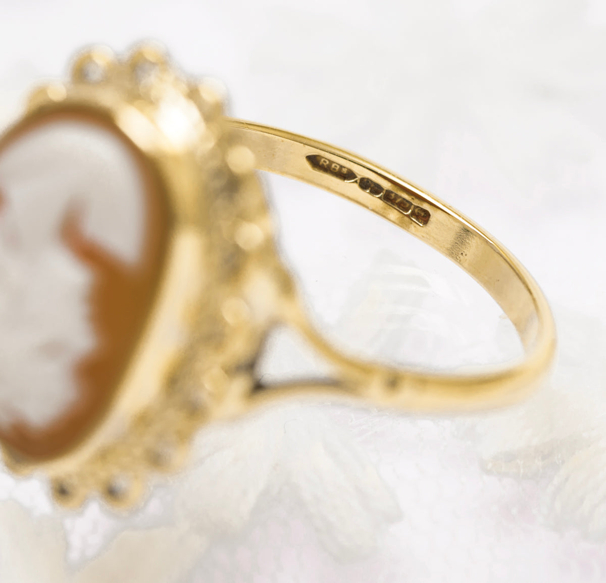 Vintage 1960's 9ct Gold & Cameo Portrait Ring Birmingham Hallmark UK Size M (A1818)