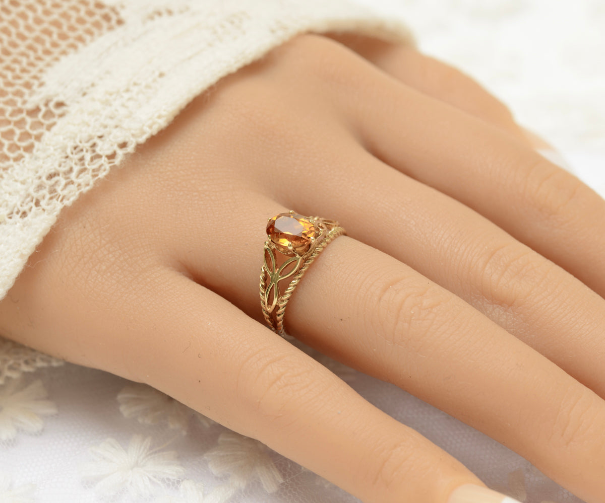 Vintage 9ct Gold Ring With Orange Citrine Gemstone Open Work Shoulders (A1820)