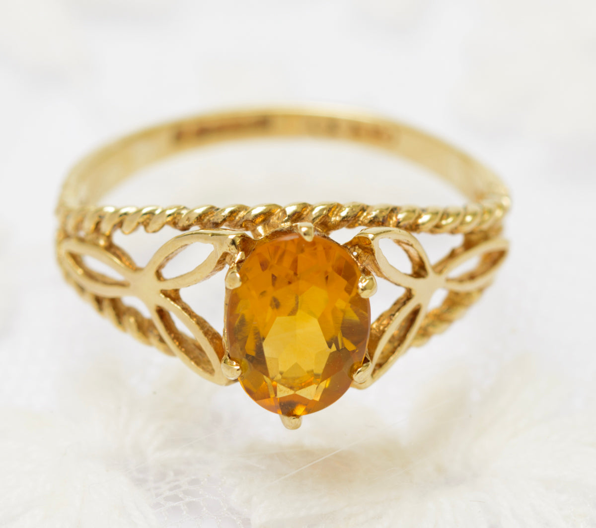 Vintage 9ct Gold Ring With Orange Citrine Gemstone Open Work Shoulders (A1820)