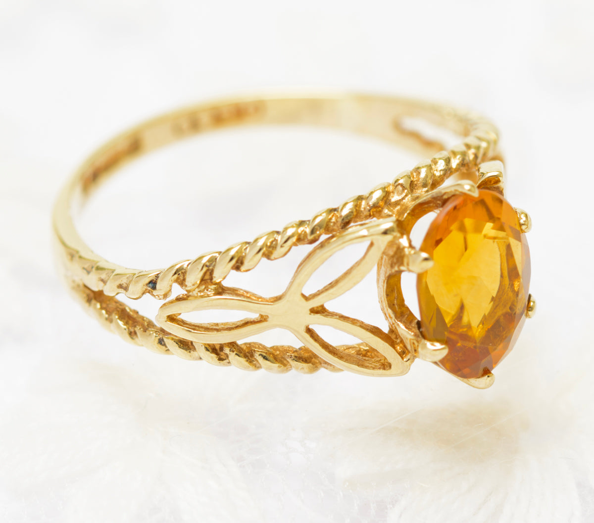 Vintage 9ct Gold Ring With Orange Citrine Gemstone Open Work Shoulders (A1820)