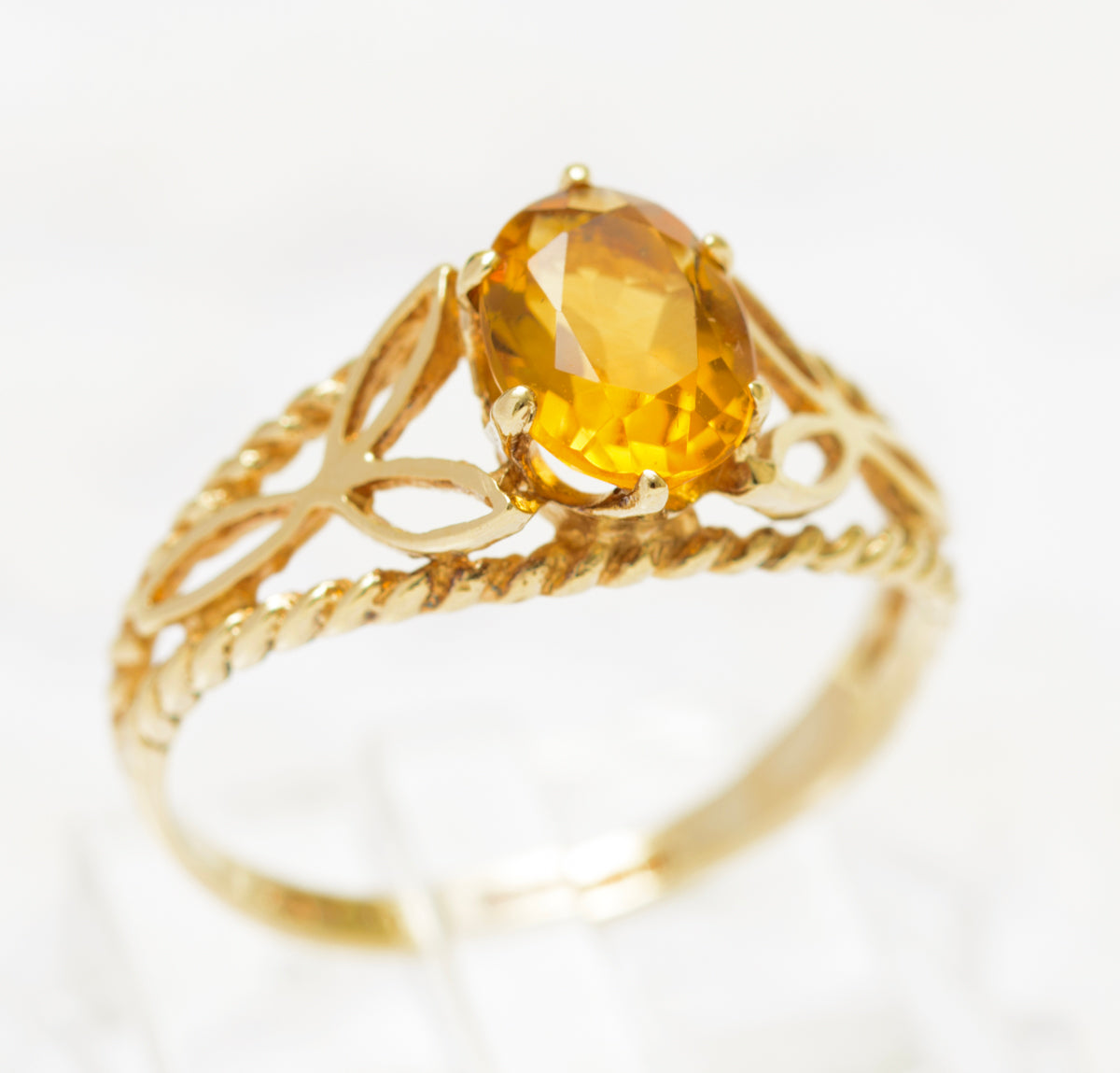 Vintage 9ct Gold Ring With Orange Citrine Gemstone Open Work Shoulders (A1820)