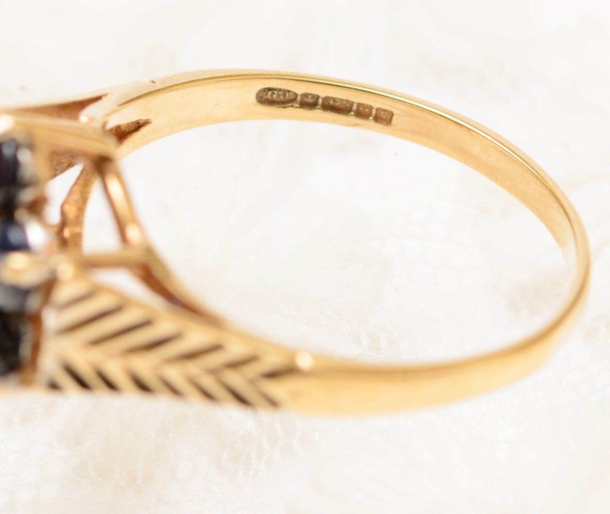 Vintage Retro Design 9ct Gold Ring Natural Sapphire & Diamond Cluster (A1831)