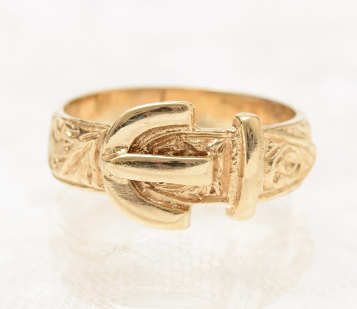 9ct Solid Gold Buckle Ring With Textured Band Sheffield Hallmark 1994 UK Size N (A1833)