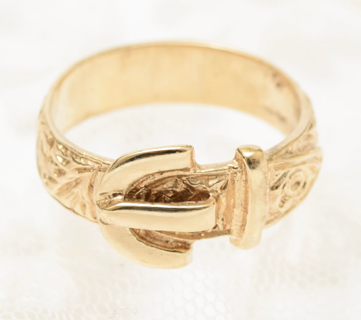 9ct Solid Gold Buckle Ring With Textured Band Sheffield Hallmark 1994 UK Size N (A1833)