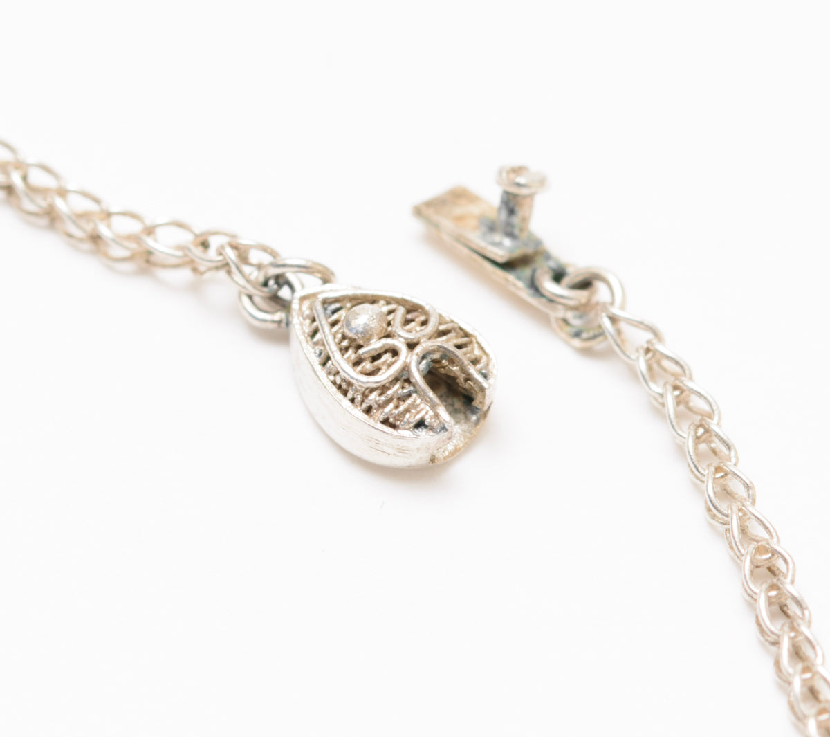 Vintage Sterling Silver Necklace With Enamel Butterflies & Filigree Clasp (A1835)
