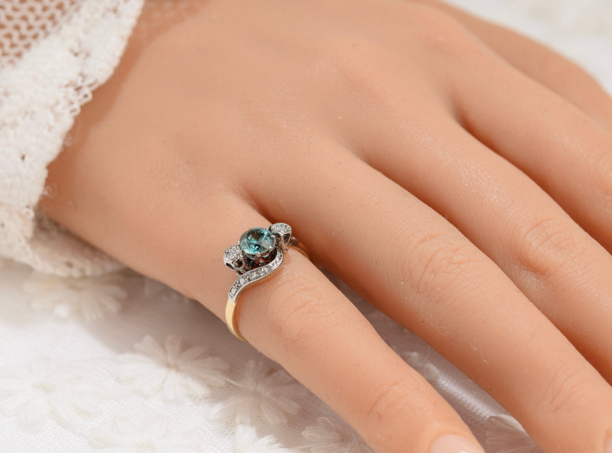 Art Deco 18ct Gold & Platinum Ring With Natural Blue Zircon & Diamonds UK Size K (A1861)