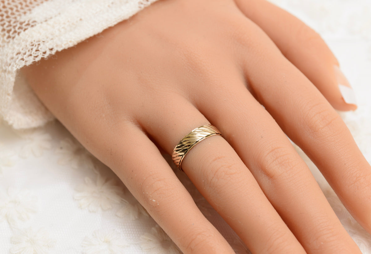 Vintage 9ct Canadian Gold Textured Band Ring By Siffari Wedding Jewellery (A1889)