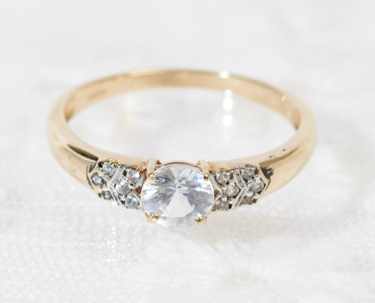 9ct Gold Solitaire Ring With Accents White Zircon Gemstones Birmingham Hallmark (A1913)