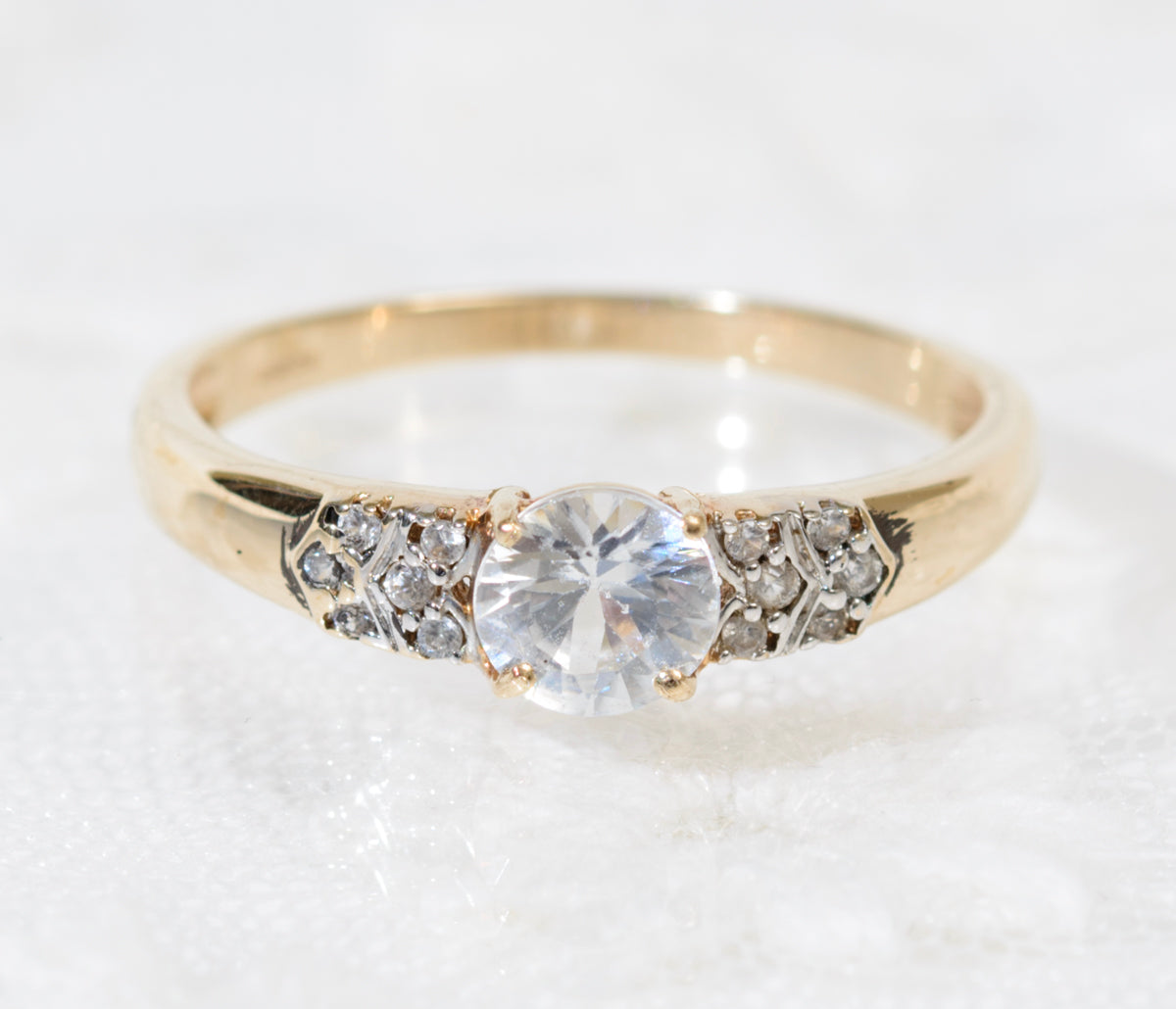9ct Gold Solitaire Ring With Accents White Zircon Gemstones Birmingham Hallmark (A1913)