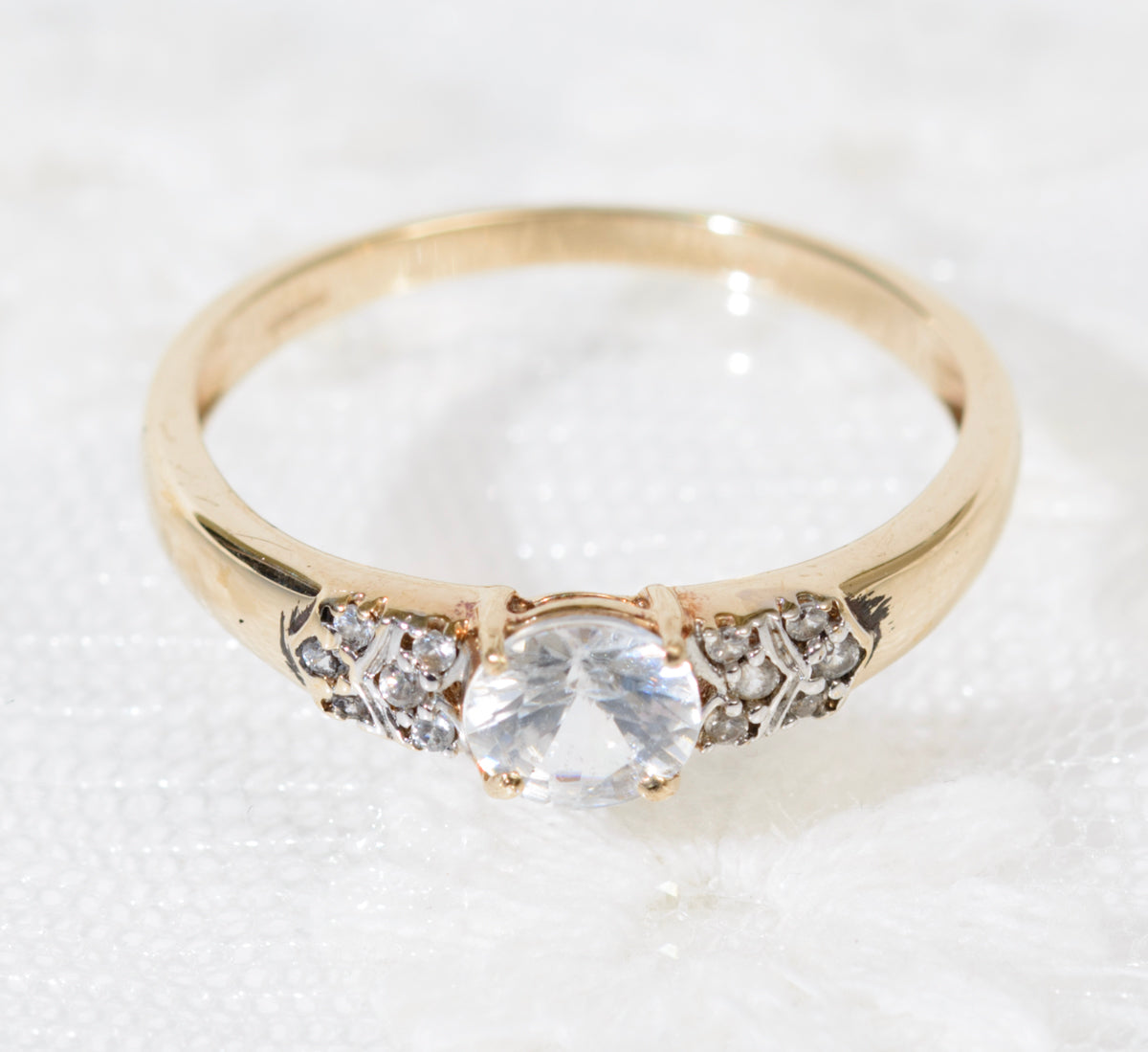 9ct Gold Solitaire Ring With Accents White Zircon Gemstones Birmingham Hallmark (A1913)