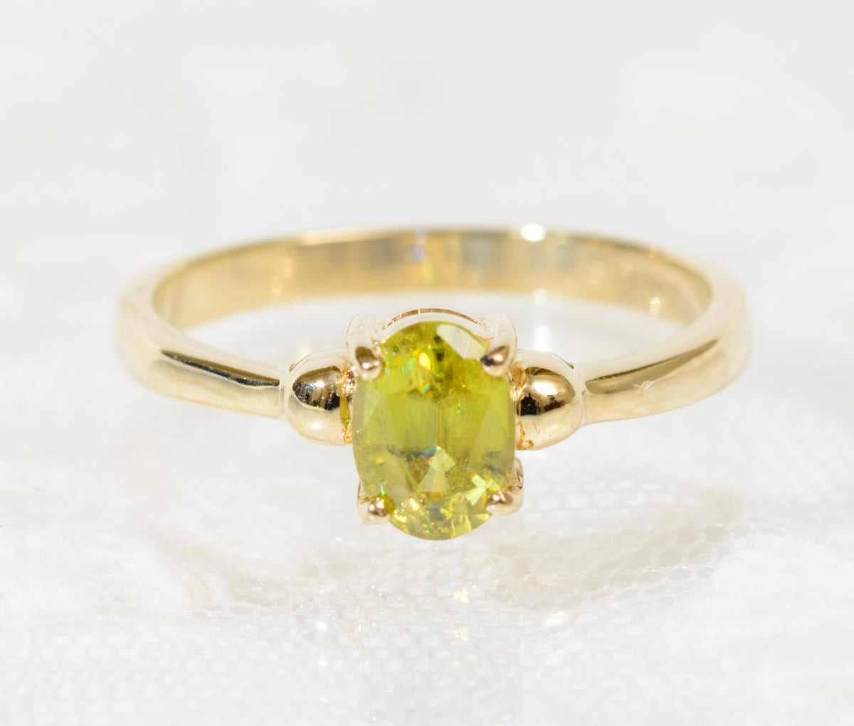 9ct Gold Solitaire Ring With Natural Green Peridot Gemstone UK Size N1/2 (A1916)